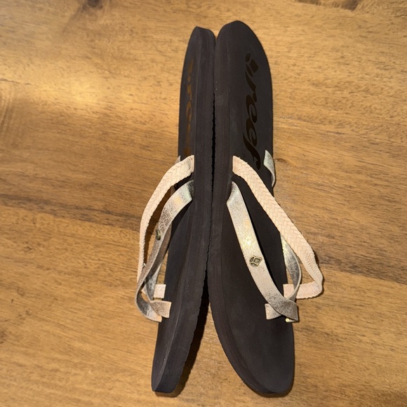 Reef Black, Tan, and Gold Sandals - Picture 4 of 4